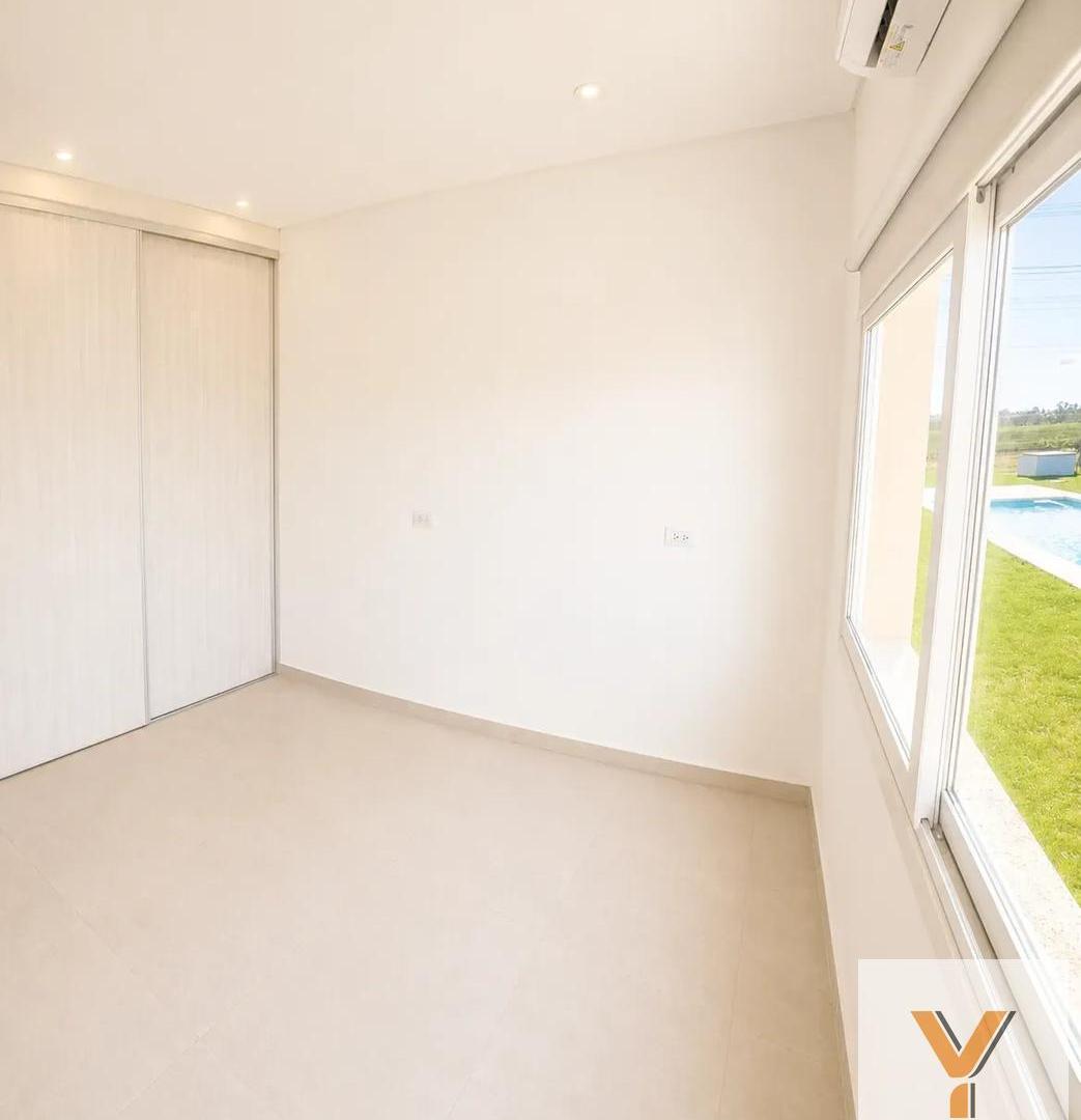 Foto de Casa en Venta - 4 Dormitorios 4 Baños - 828mts - Esteban Echeverria, imagen 3