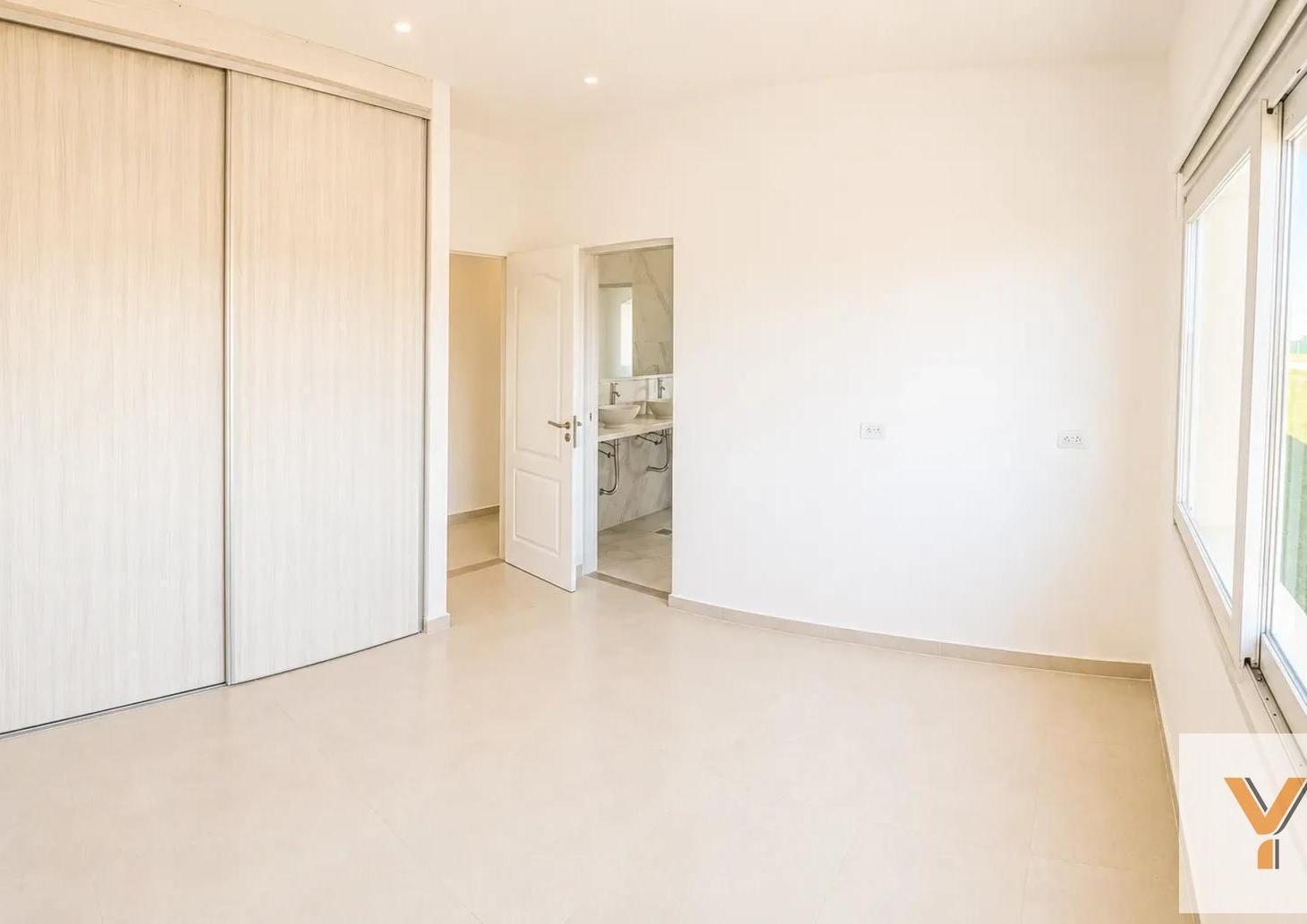 Foto de Casa en Venta - 4 Dormitorios 4 Baños - 828mts - Esteban Echeverria, imagen 2