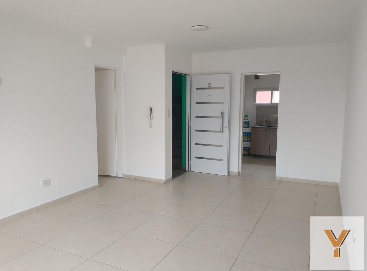 Foto de Departamento en Alquiler - 2 Dormitorios, balcon y cochera - 63mts, imagen 2