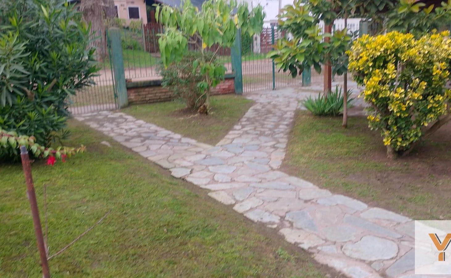 Foto de Casa en Venta - 2 Dormitorios 1 Baño - 120mts - Parque Avellaneda, imagen 3