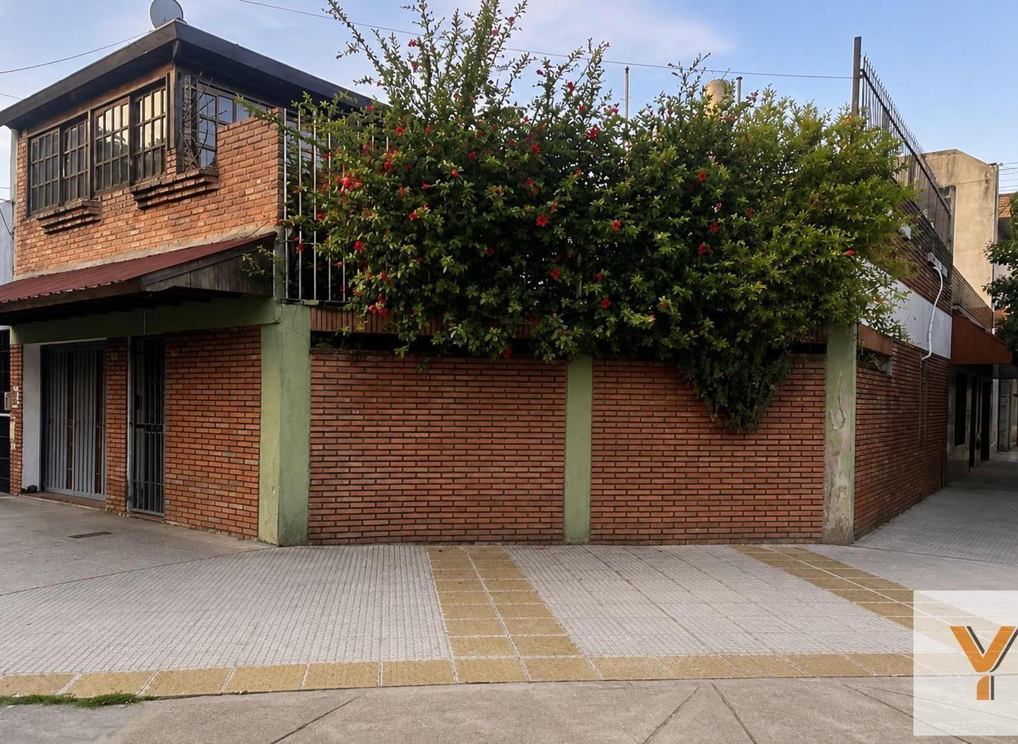 Foto de Casa en Venta - 2 Dormitorios 1 Baño - 120mts - Parque Avellaneda, imagen 5