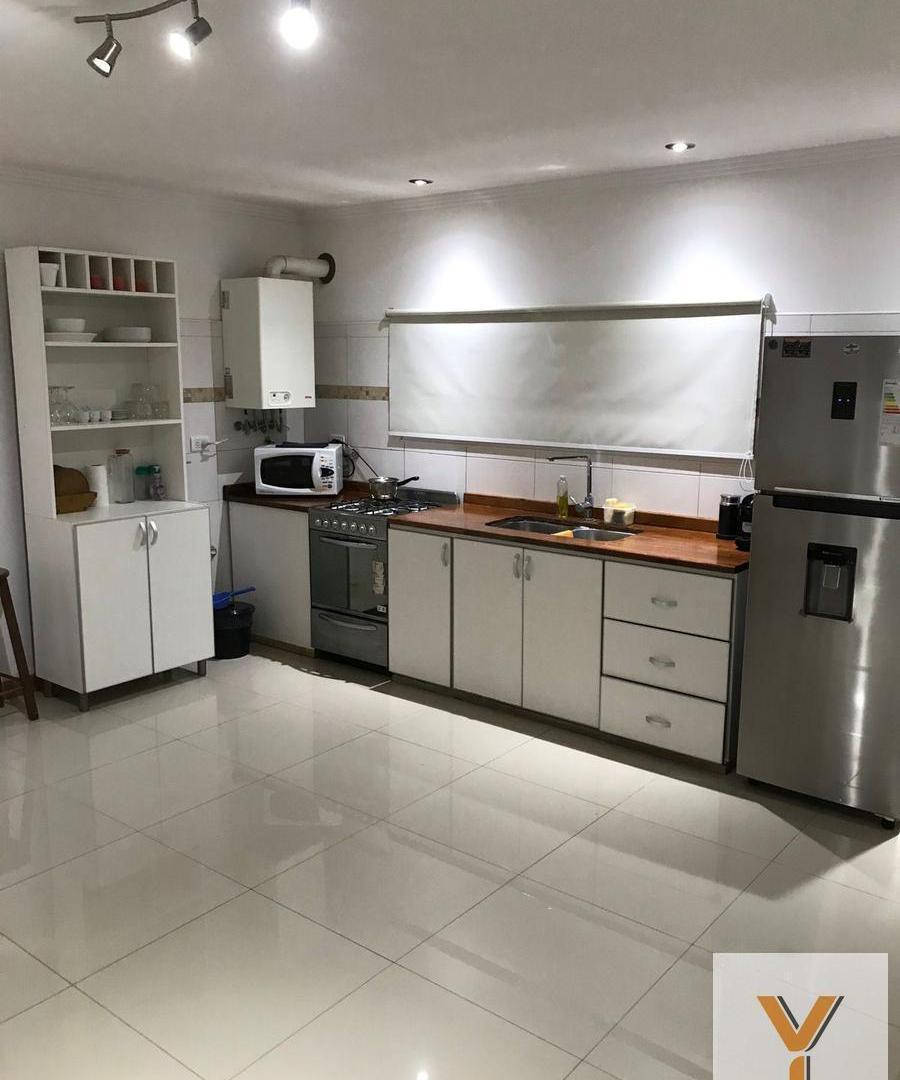 Foto de Casa en venta - 2 Dormitorios 1 Baño - 215Mts2 - Miramar, imagen 3