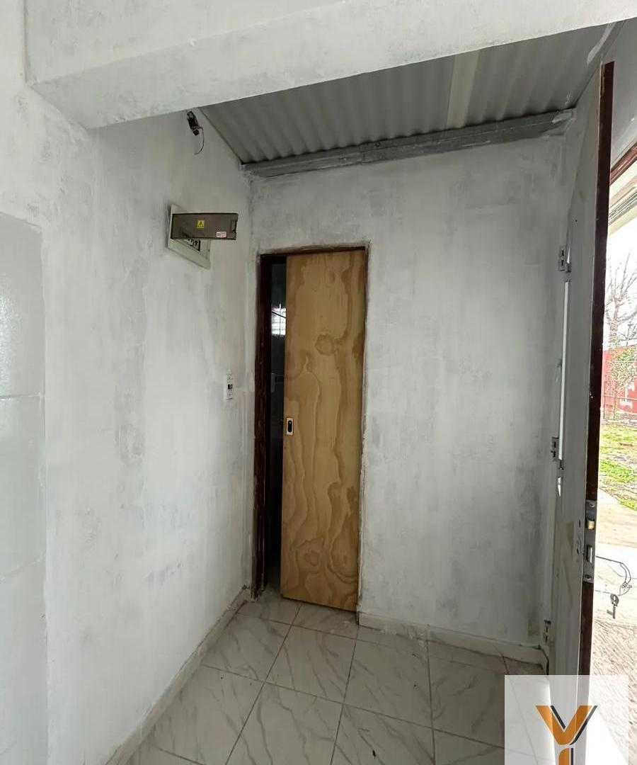 Foto de Casa en Venta - Monoambiente 1 Baño - 300mts - Almirante Brown, imagen 3