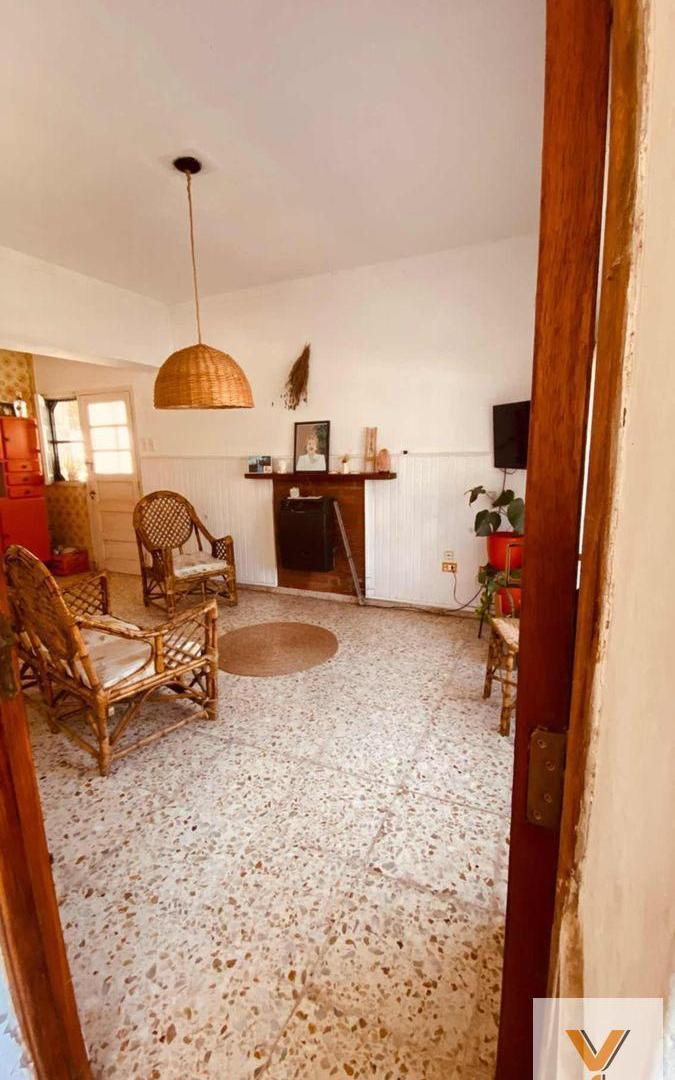Foto de Casa en venta - 2 Dormitorios 1 Baño - Cochera - 216Mts2 - Las Flores, imagen 5