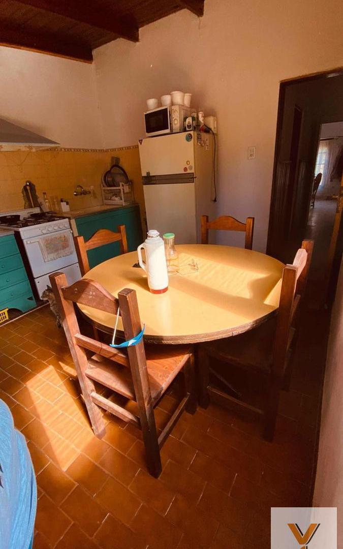 Foto de Casa en venta - 2 Dormitorios 1 Baño - Cochera - 216Mts2 - Las Flores, imagen 3