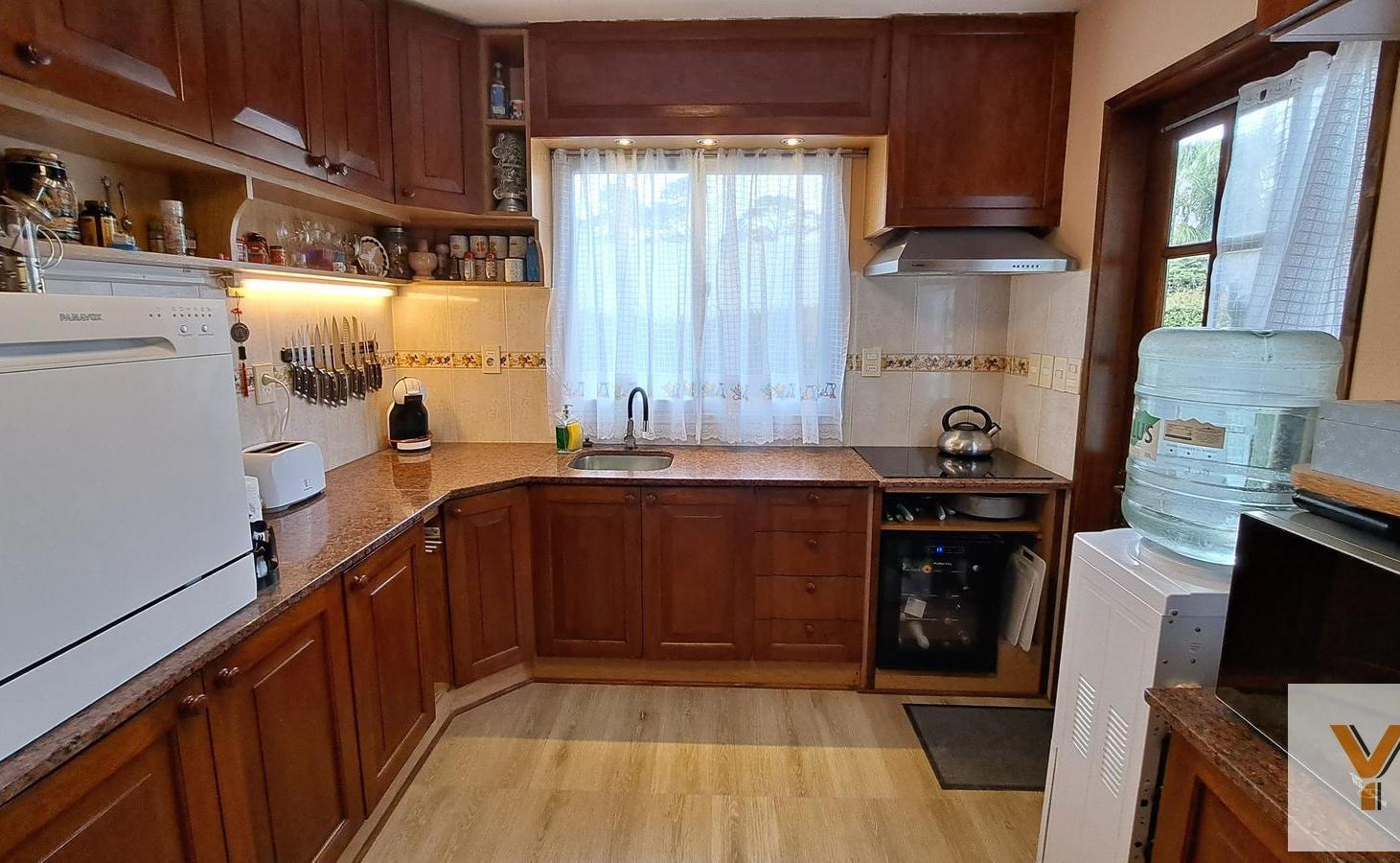 Foto de Casa en venta - 3 Dormitorios 2 Baños - Cochera - 762Mts2 - Punta del, imagen 5