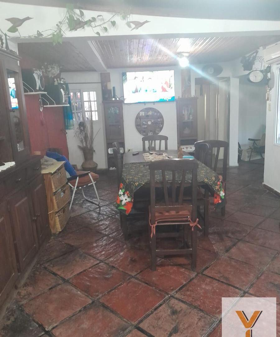 Foto de Casa en venta - 2 Dormitorios 1 Baño - Cochera - 208Mts2 - Longchamps, imagen 2
