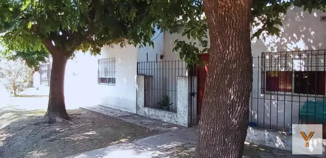 Foto de Casa en venta - 3 Dormitorios 2 Baños - Lima, imagen 2