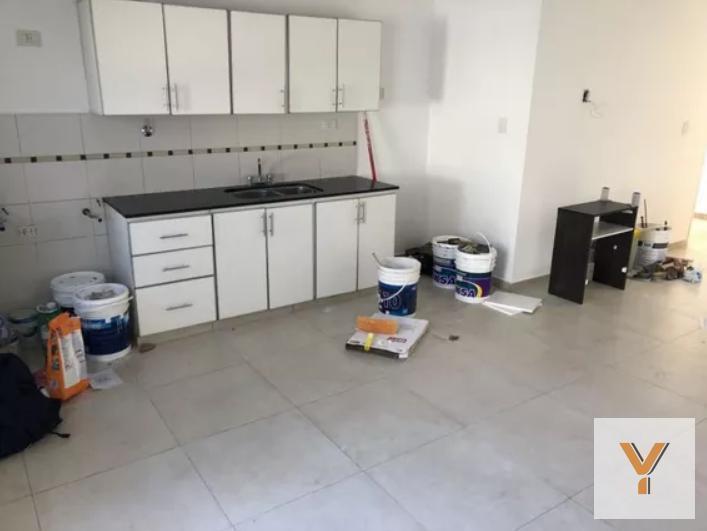 Foto de PH en venta - 2 dormitorios 1 baño 1 cochera - 80mts2 - Los Hornos, imagen 4