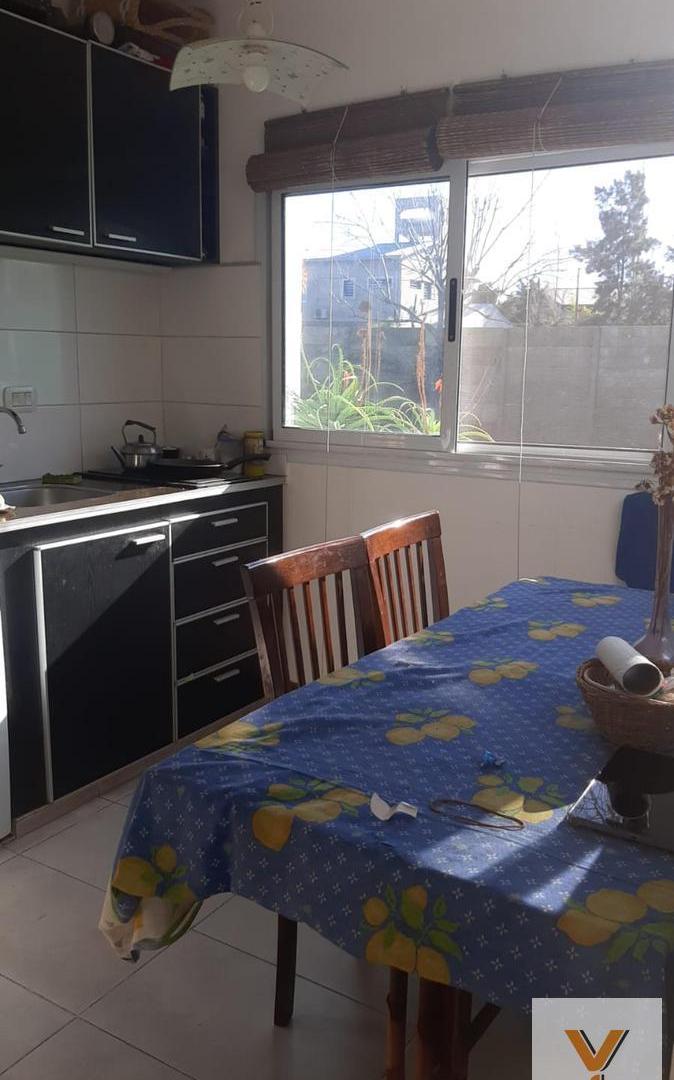 Foto de Casa en Venta - 4 Dormitorios 3 Baños - 1000mts - La Plata, imagen 1