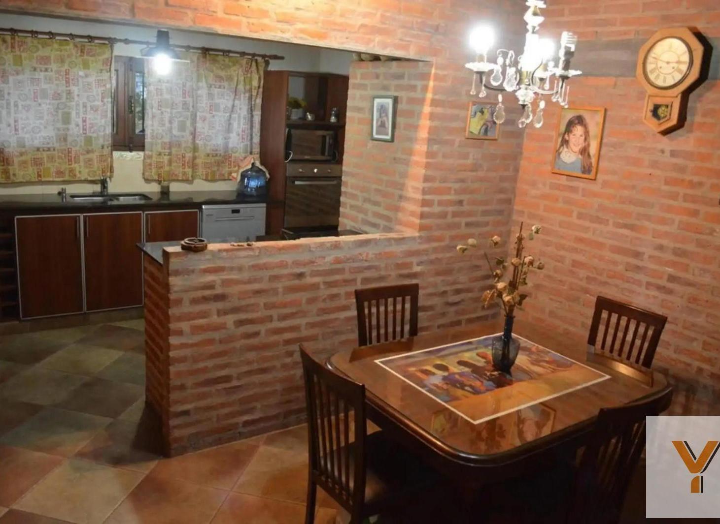 Foto de Casa en Venta - 4 Dormitorios 3 Baños - 1000mts - La Plata, imagen 2