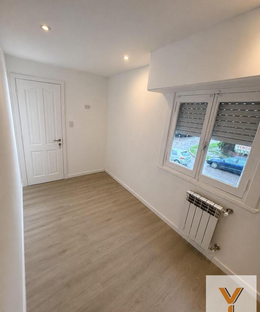 Foto de PH en Venta - 2 Dormitorios 2 Baños - 110mts - Mar Del Plata, imagen 2