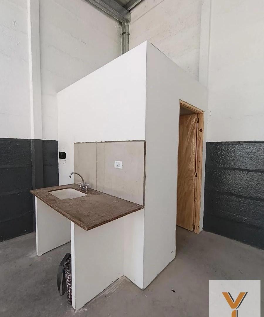 Foto de Depósito en Alquiler - 2 Baños - 360mts - Tandil, imagen 3
