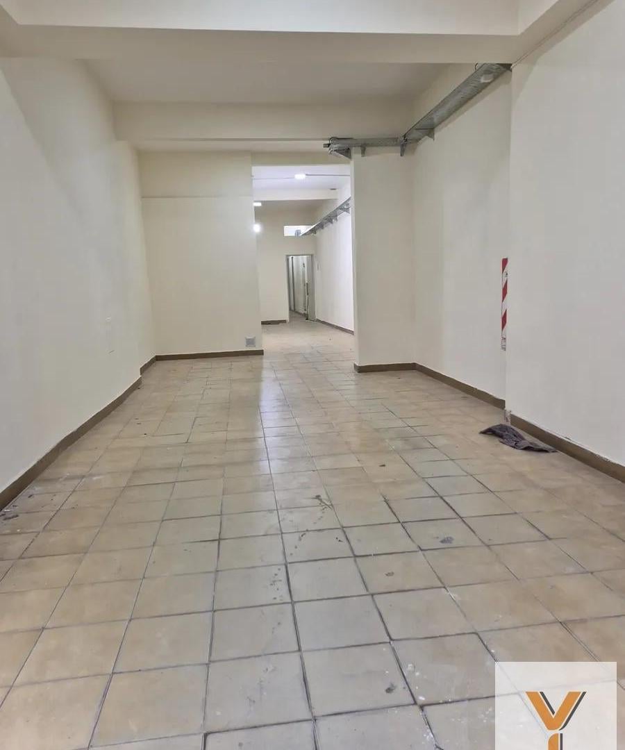 Foto de Local en Alquiler - Monoambiente 2 Baños - 130mts - Flores, imagen 1