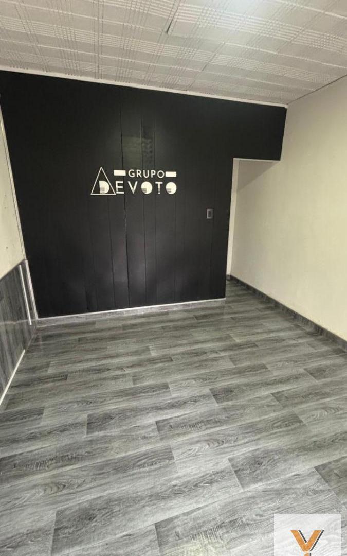 Foto de Local en Alquiler - Monoambiente 1 Baño - 17mts - Monte Castro, imagen 2