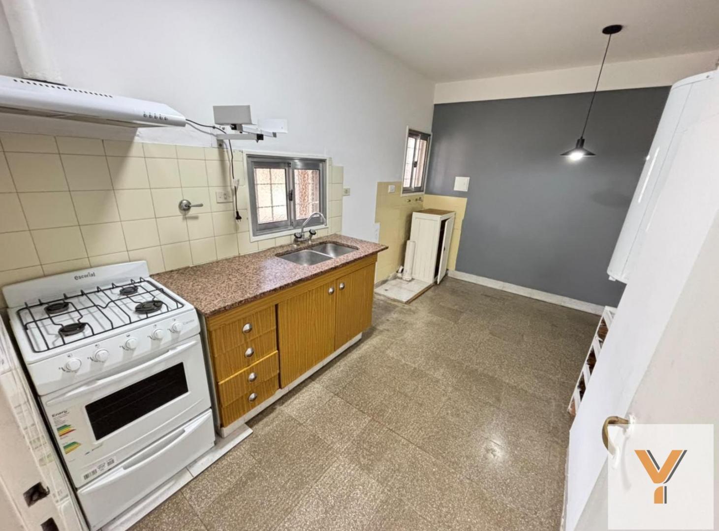 Foto de VENTA DEPARTAMENTO 3 AMBIENTES IMPECABLE, ZONA CASINO - 60mts, cochera, imagen 3