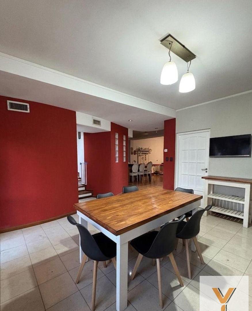 Foto de Casa en Venta - 3 Dormitorios 2 Baños - 269.8mts - La Plata, imagen 2