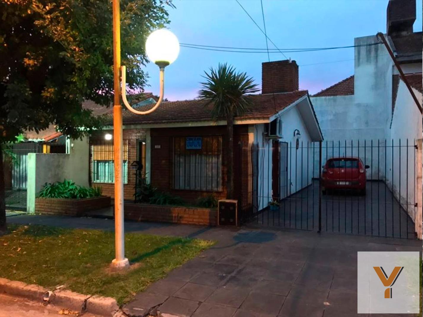 Foto de PH en venta - 2 Dormitorios 1 Baño - Cocheras - 200Mts2 - Quilmes Oeste, imagen 4