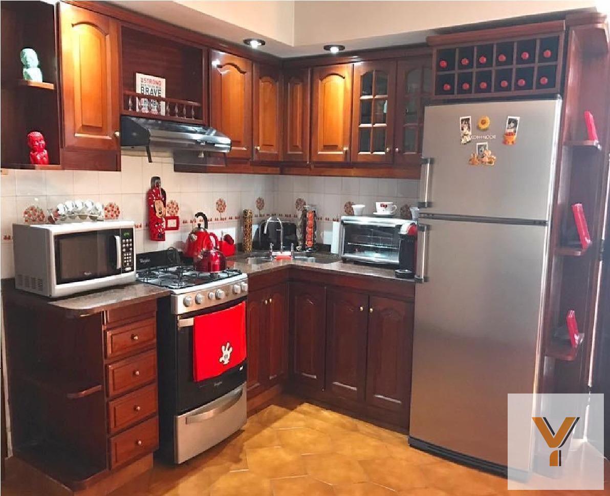 Foto de PH en venta - 2 Dormitorios 1 Baño - Cocheras - 200Mts2 - Quilmes Oeste, imagen 2