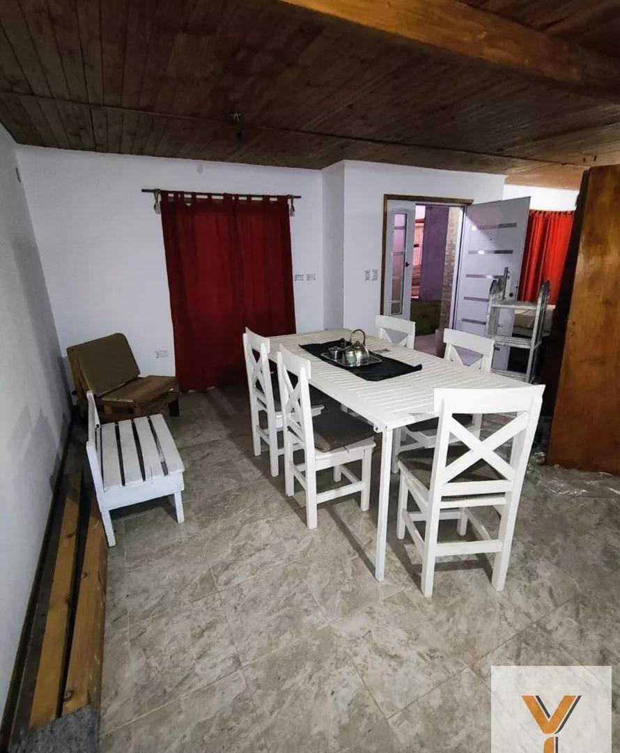 Foto de Casa en venta - 1 Dormitorio 1 Baño - 400Mts2 - Trenque Lauquen, imagen 2