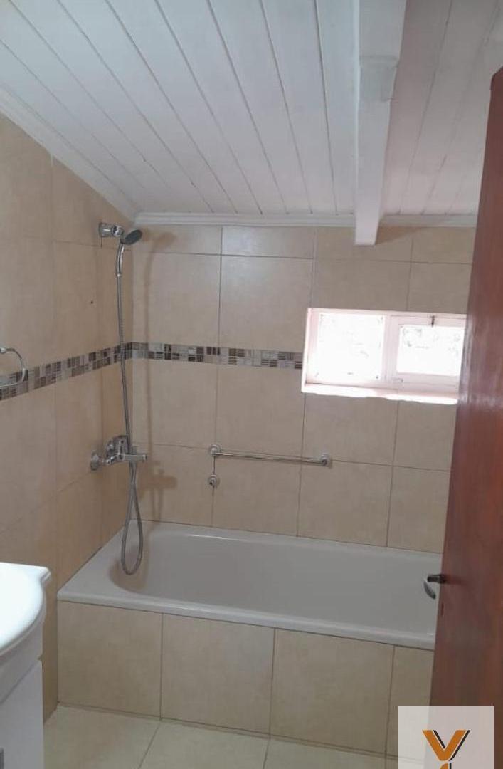 Foto de Quinta en Venta - 3 Dormitorios 2 Baños - 800mts - Rawson, imagen 2