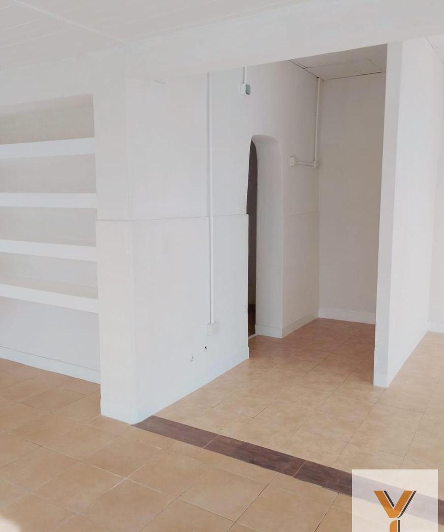 Foto de Local en Venta - 1 Baño - 120mts - Rawson, imagen 2
