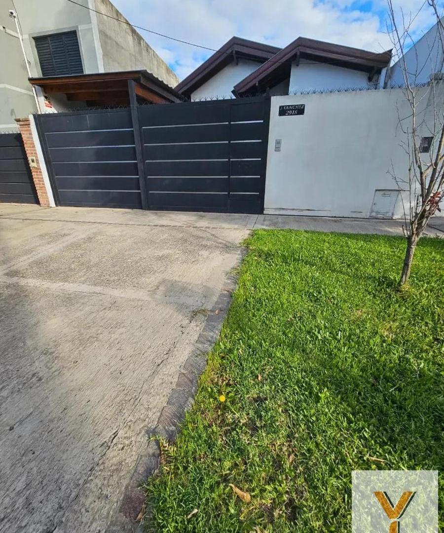 Foto de Casa en Venta - 2 Dormitorios 1 Baño - 170mts - Almirante Brown, imagen 1