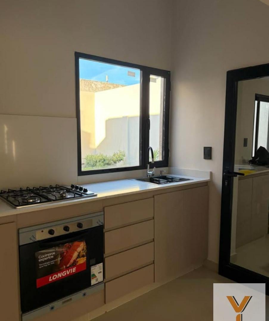 Foto de Casa en Venta - 2 Dormitorios 1 Baño - 115mts - Bahia Blanca, imagen 5