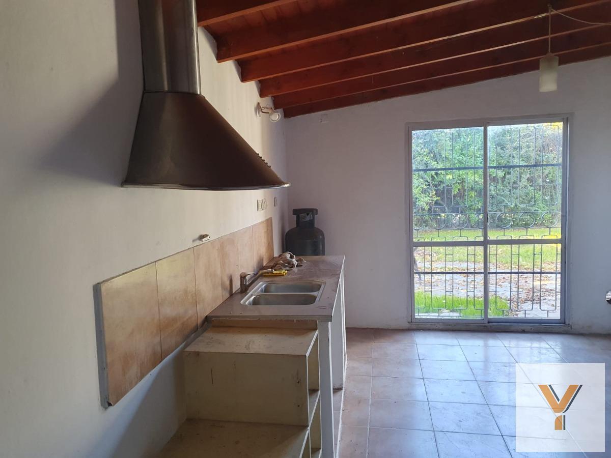 Foto de Casa en venta - 3 Dormitorios 3 Baños - 200Mts2 - Monte Grande, imagen 2