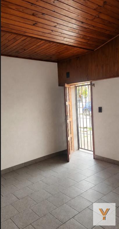 Foto de Casa en Venta - 2 Dormitorios 1 Baño - 400mts - Lanús, imagen 4