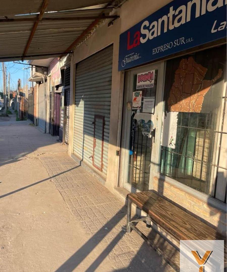 Foto de Edificio Comercial en Venta - 3 Dormitorios 2 Baños - 444mts - Esteban, imagen 1