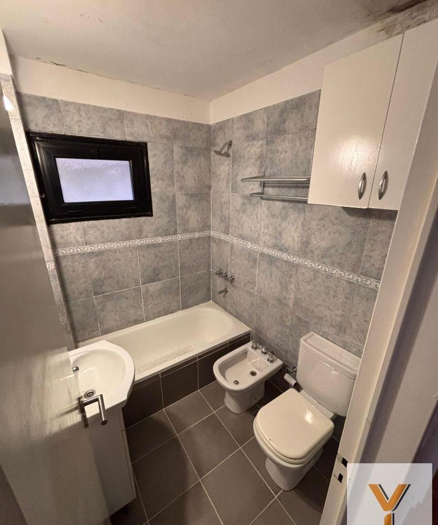 Foto de Departamento en Venta - 2 Dormitorios 1 Baño - 72mts - Colegiales, imagen 2
