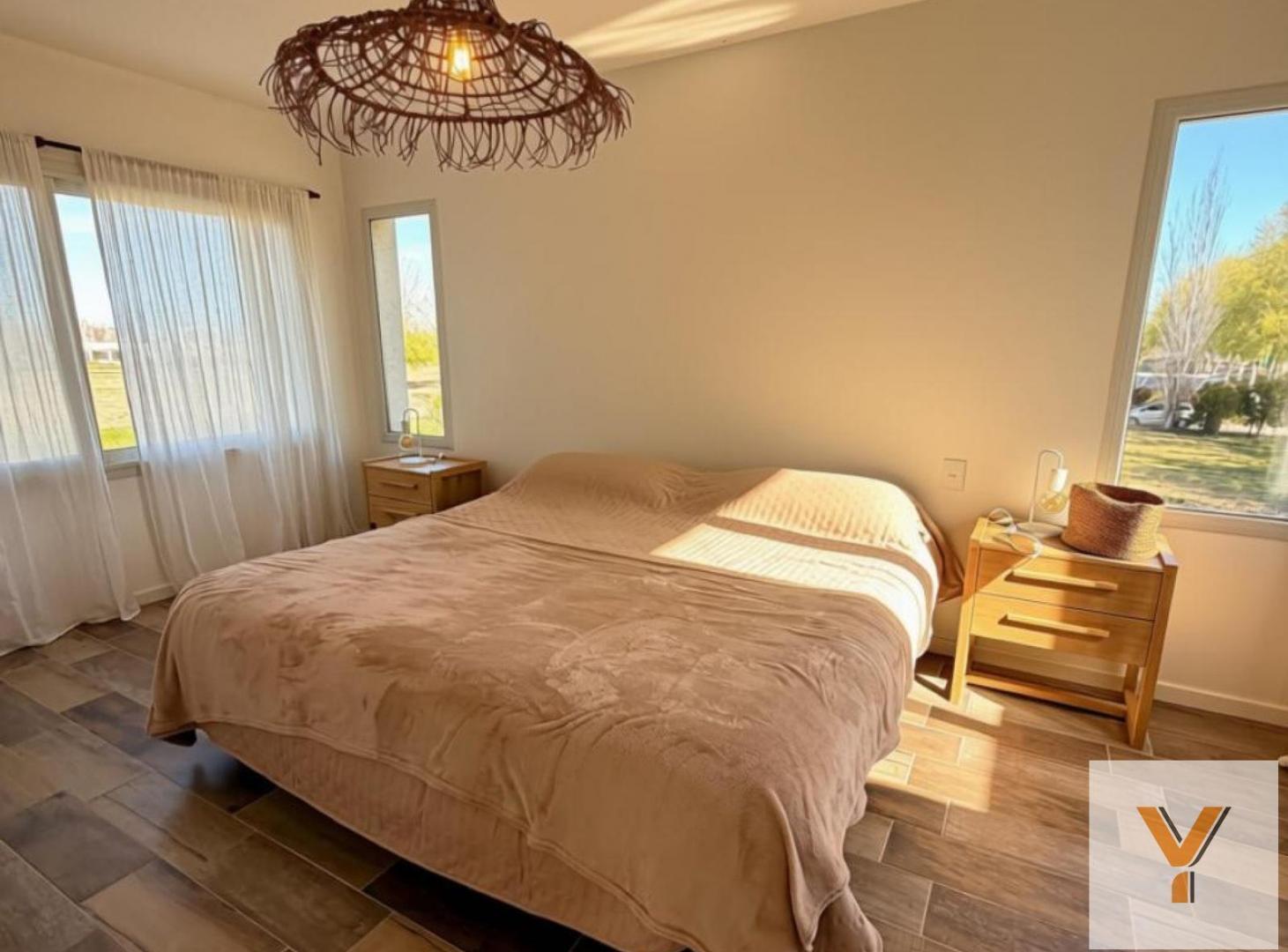 Foto de Casa en Venta - 3 Dormitorios 3 Baños - 1000mts - Coronel Brandsen, imagen 4