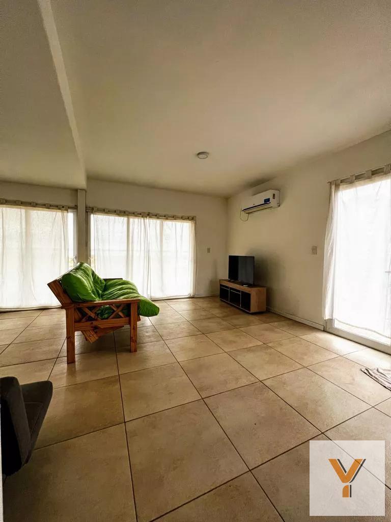 Foto de Casa en venta - 2 Dormitorios 2 Baños - Cocheras - 160Mts2 - Neuquén, imagen 1