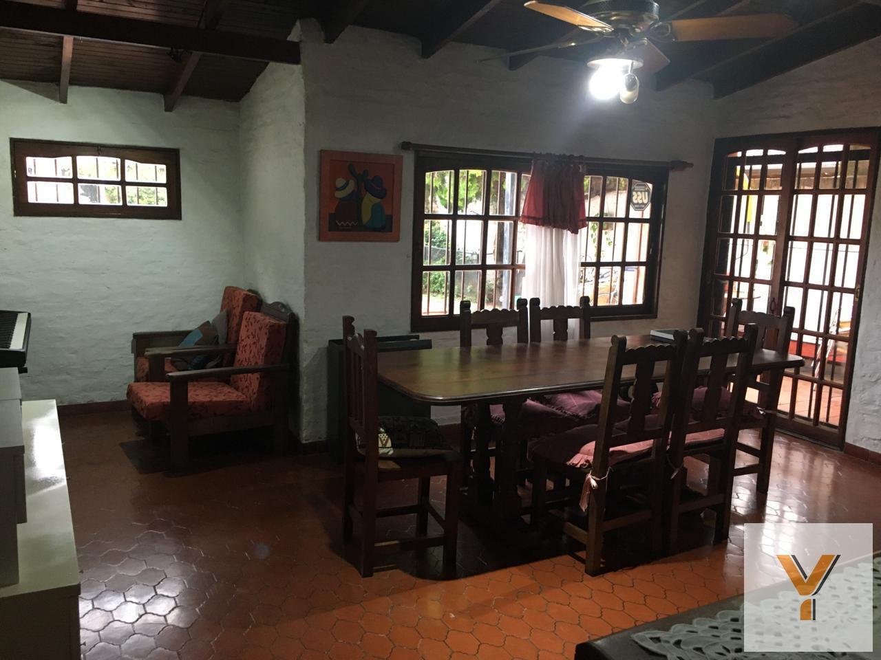 Foto de Casa en venta - 3 Dormitorios 2 Baños - Cocheras - 360Mts2 - Merlo, imagen 3