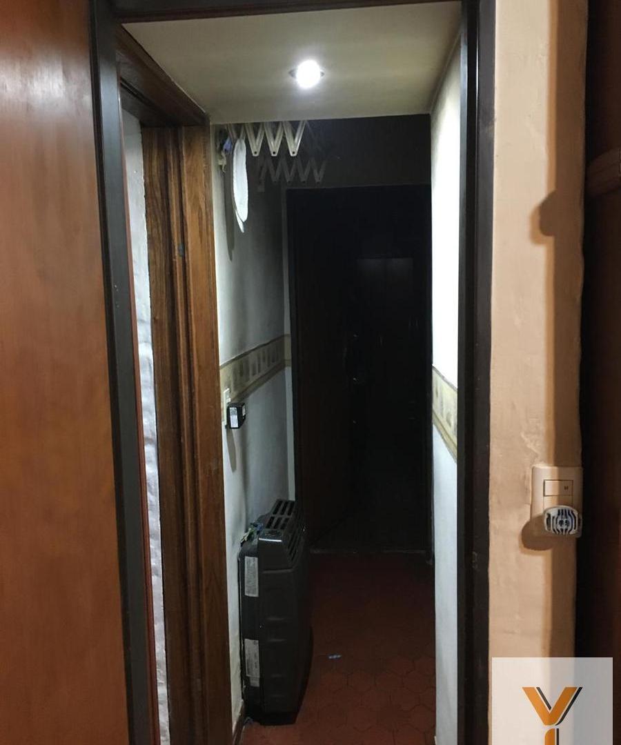 Foto de Casa en venta - 3 Dormitorios 2 Baños - Cocheras - 360Mts2 - Merlo, imagen 2