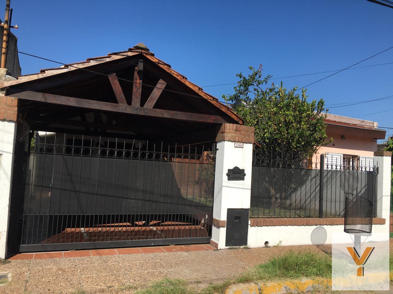 Foto de Casa en venta - 3 Dormitorios 2 Baños - Cocheras - 360Mts2 - Merlo, imagen 4