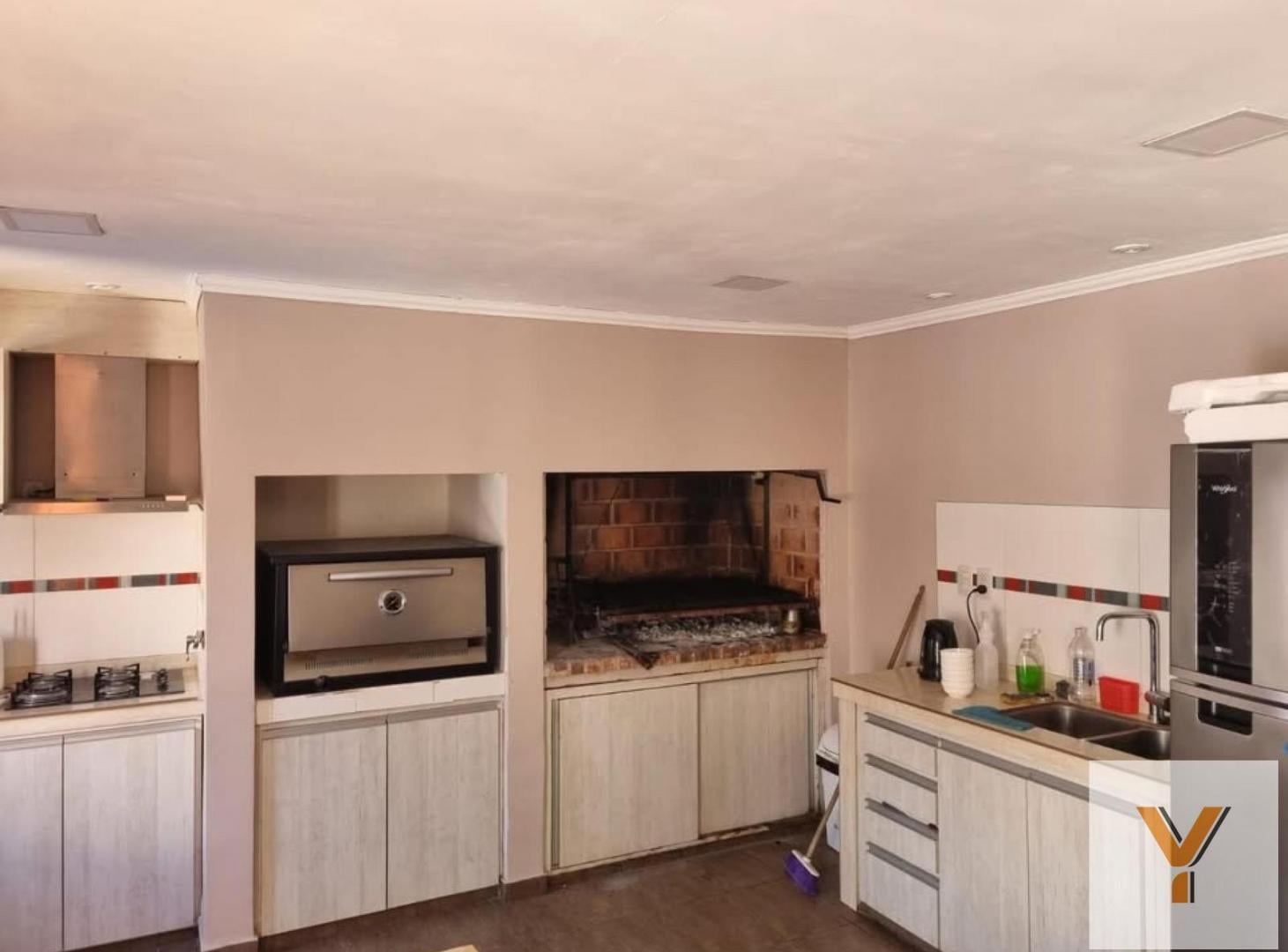 Foto de Casa en Alquiler - 3 Dormitorios 3 Baños - 400mts - Mar Del Plata, imagen 3