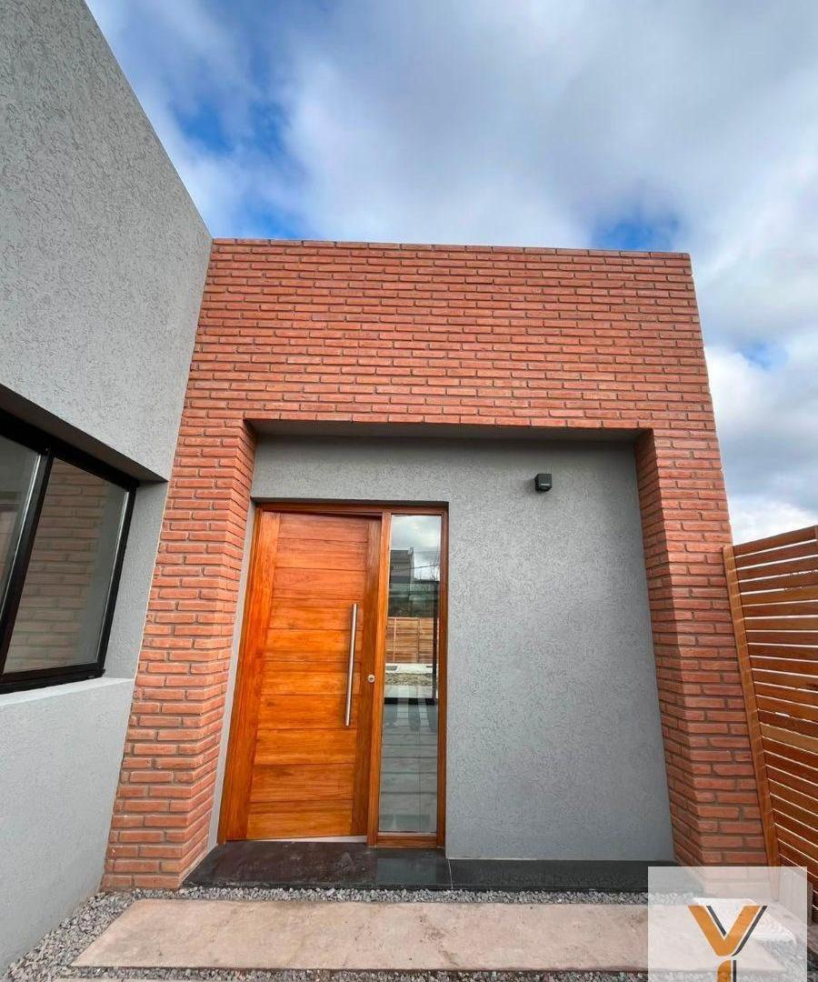 Foto de Casa en Venta - 3 Dormitorios 2 Baños - 300mts - La Plata - City Bell, imagen 1