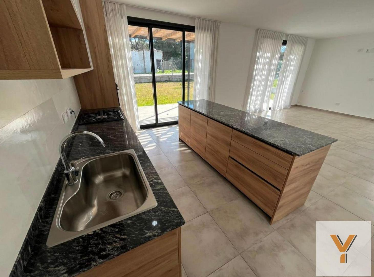Foto de Casa en Venta - 2 Dormitorios 2 Baños - 360mts - La Plata - City Bell, imagen 1