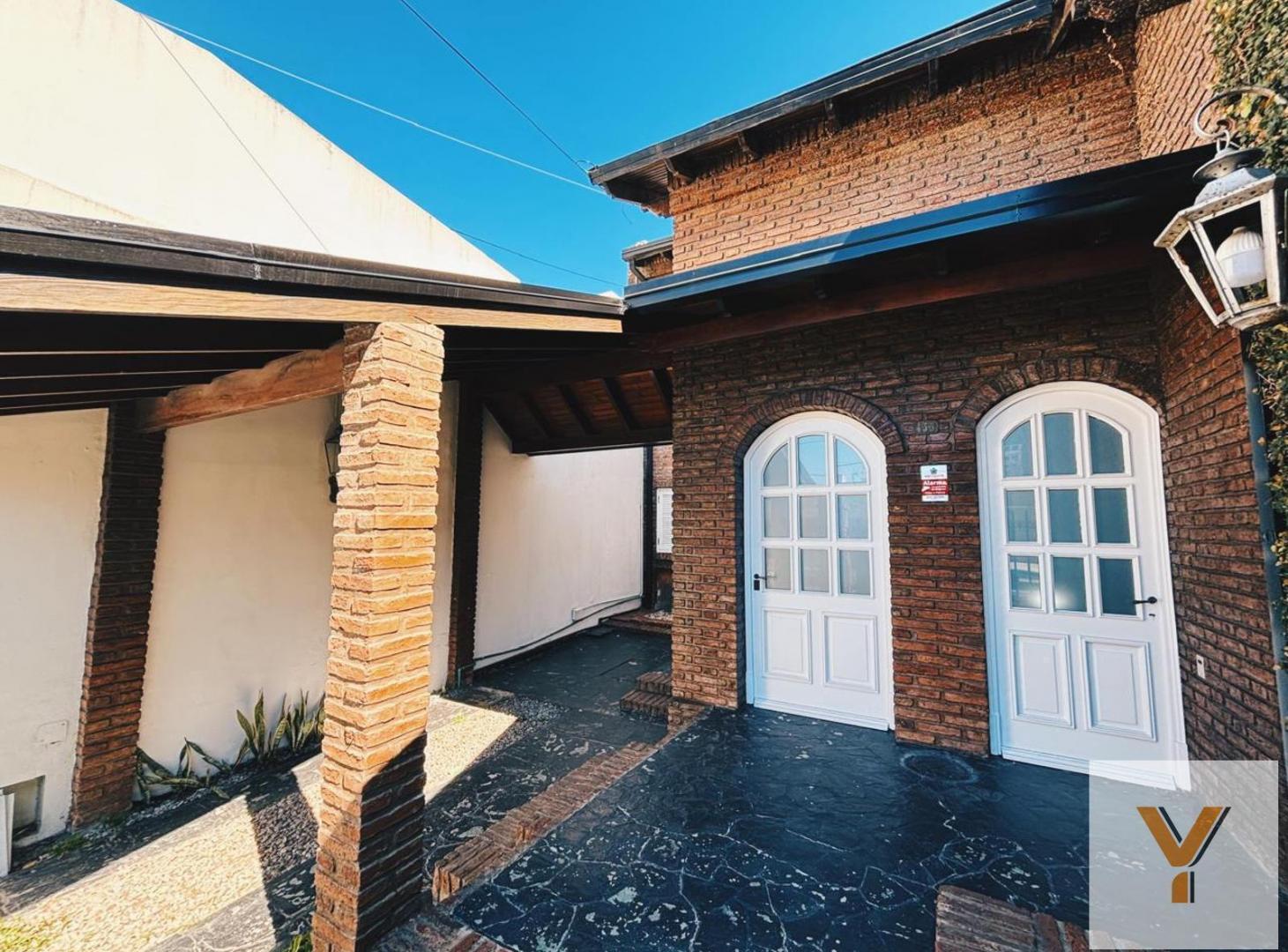 Foto de Casa en venta - 3 Dormitorios 4 Baños - La Plata, imagen 2