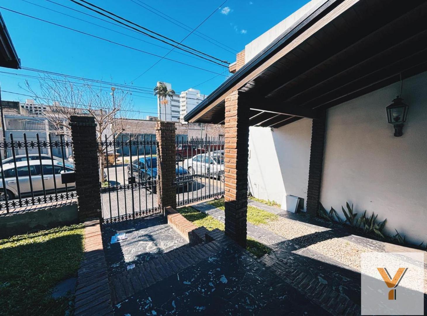 Foto de Casa en venta - 3 Dormitorios 4 Baños - La Plata, imagen 3