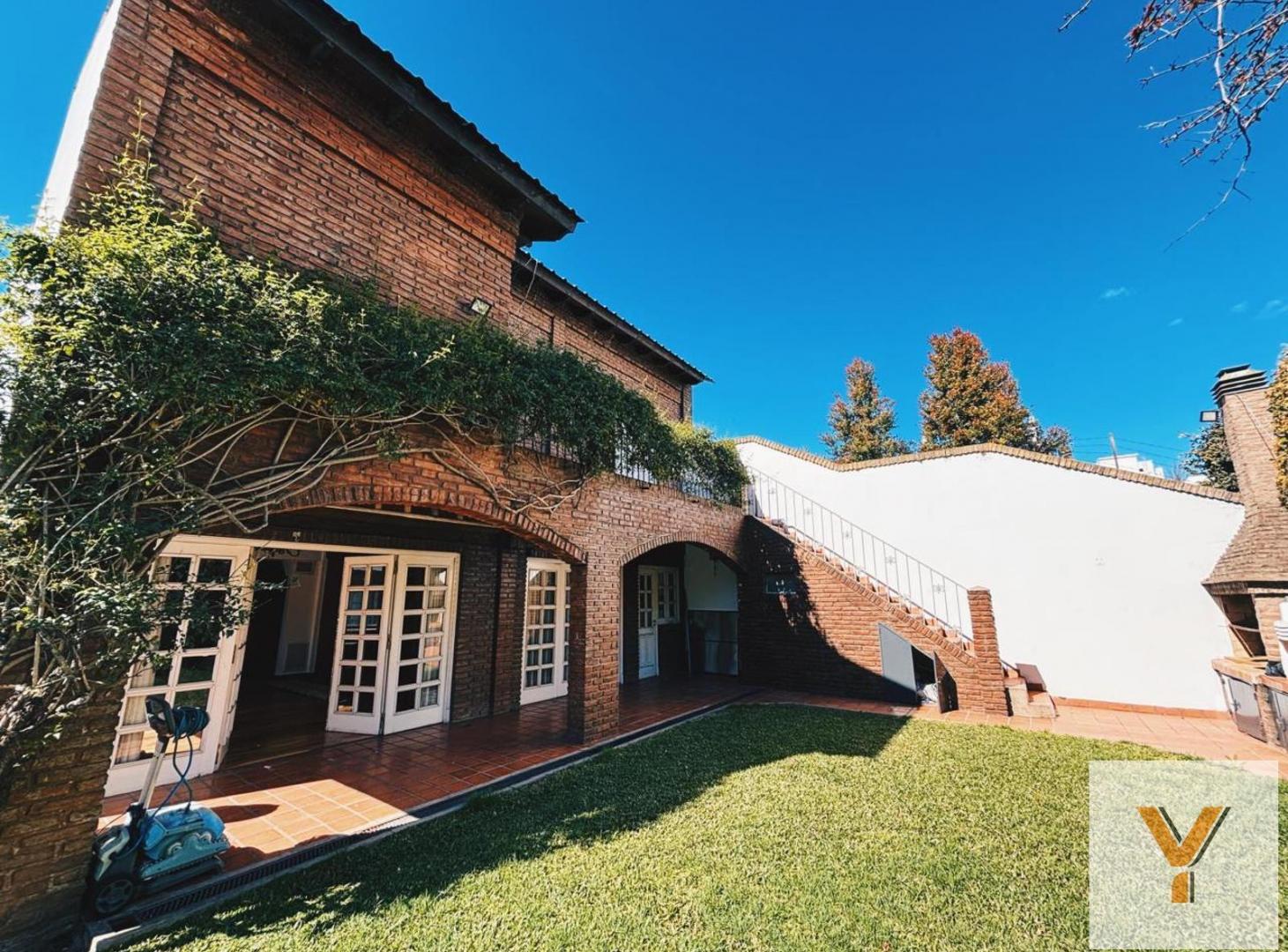 Foto de Casa en venta - 3 Dormitorios 4 Baños - La Plata, imagen 1