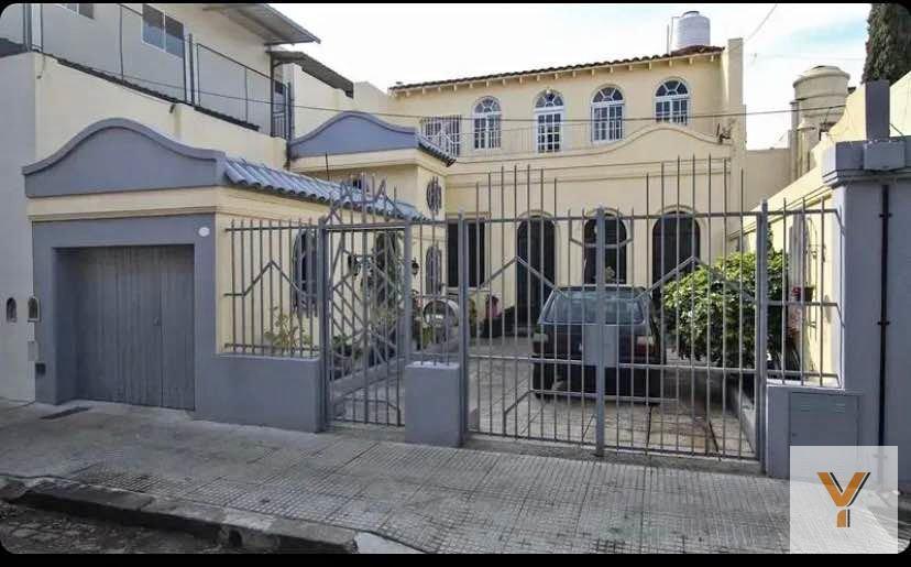 Foto de Casa en Venta - 4 Dormitorios 2 Baños - 187mts - Villa del Parque, imagen 2