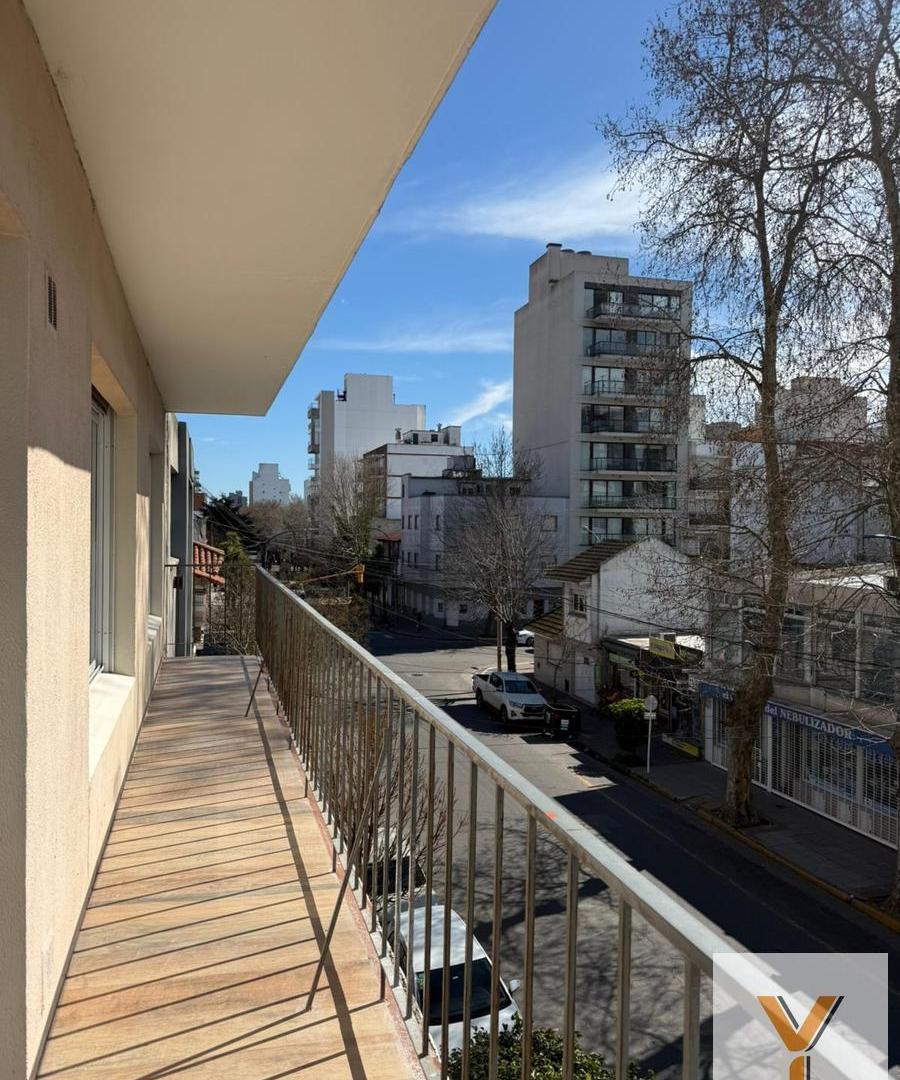 Foto de Departamento en Venta - 3 Dormitorios 1 Baño - 95mts - Mar Del Plata, imagen 2