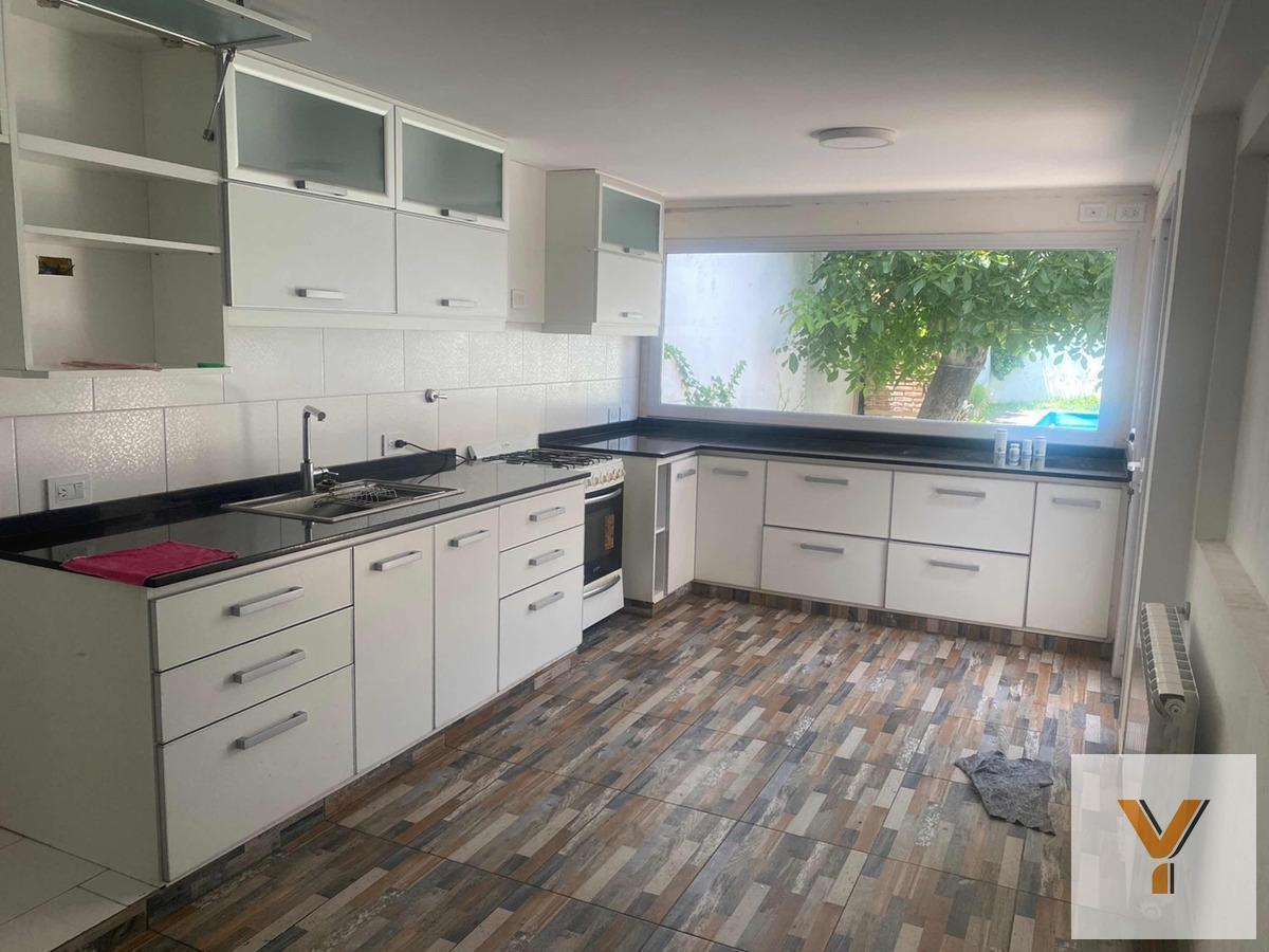 Foto de Casa en venta - 3 Dormitorios 3 Baños - 425Mts2 - Mar del Plata, imagen 3