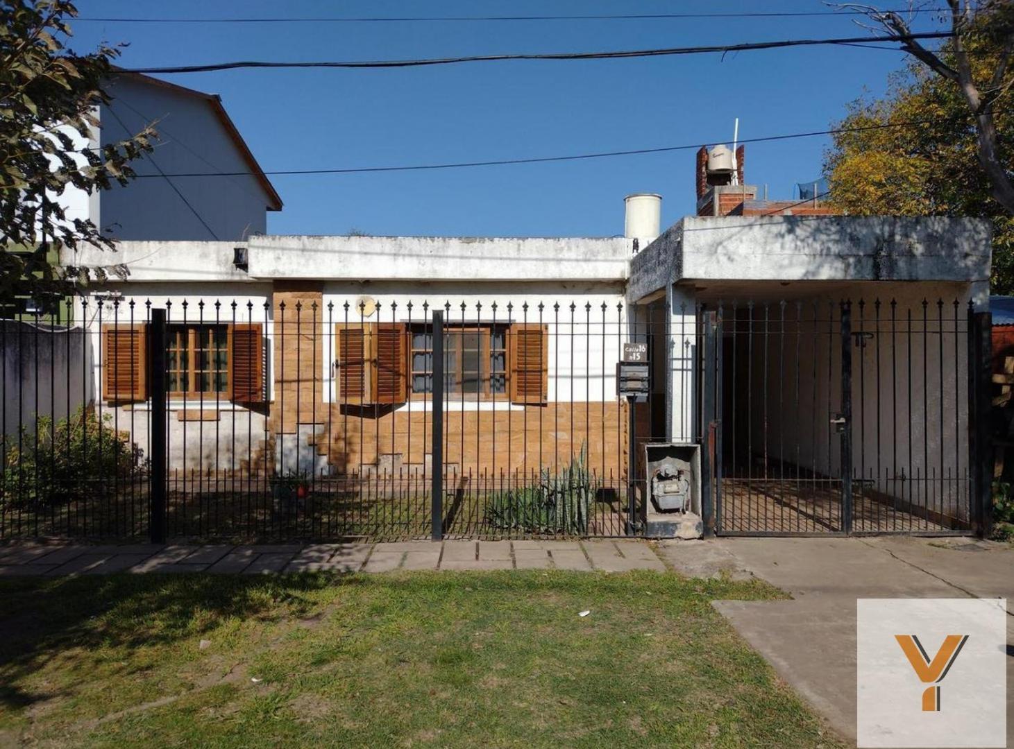 Foto de Casa en venta - 2 Dormitorios 1 Baño - Tolosa, imagen 1