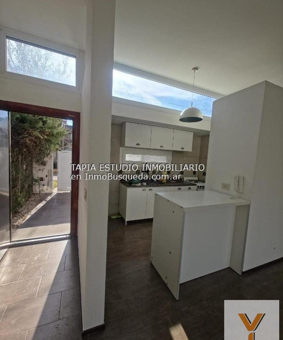 Foto de Casa en Venta - 2 Dormitorios 1 Baño - 200mts - La Plata, imagen 2
