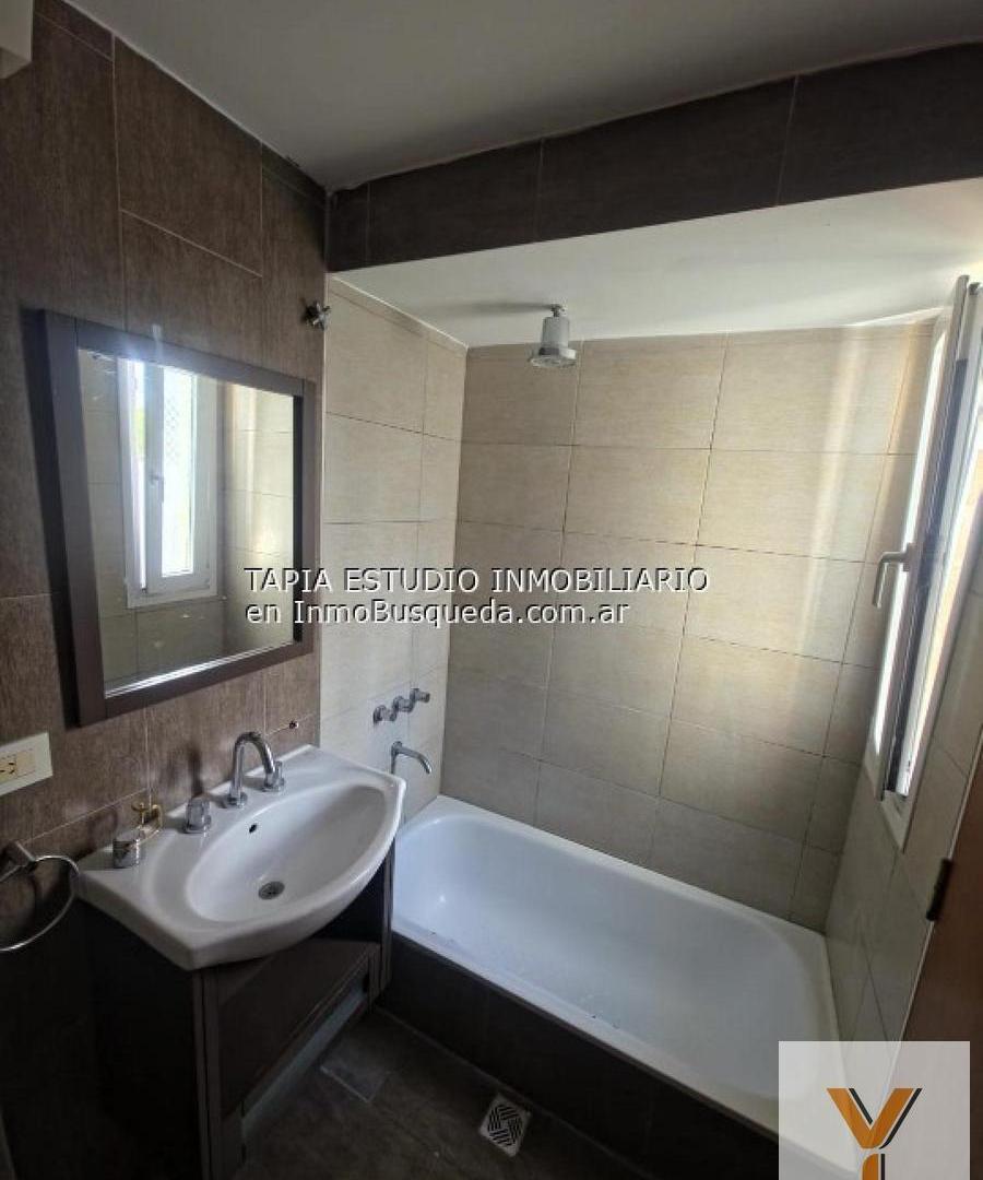 Foto de Casa en Venta - 2 Dormitorios 1 Baño - 200mts - La Plata, imagen 3