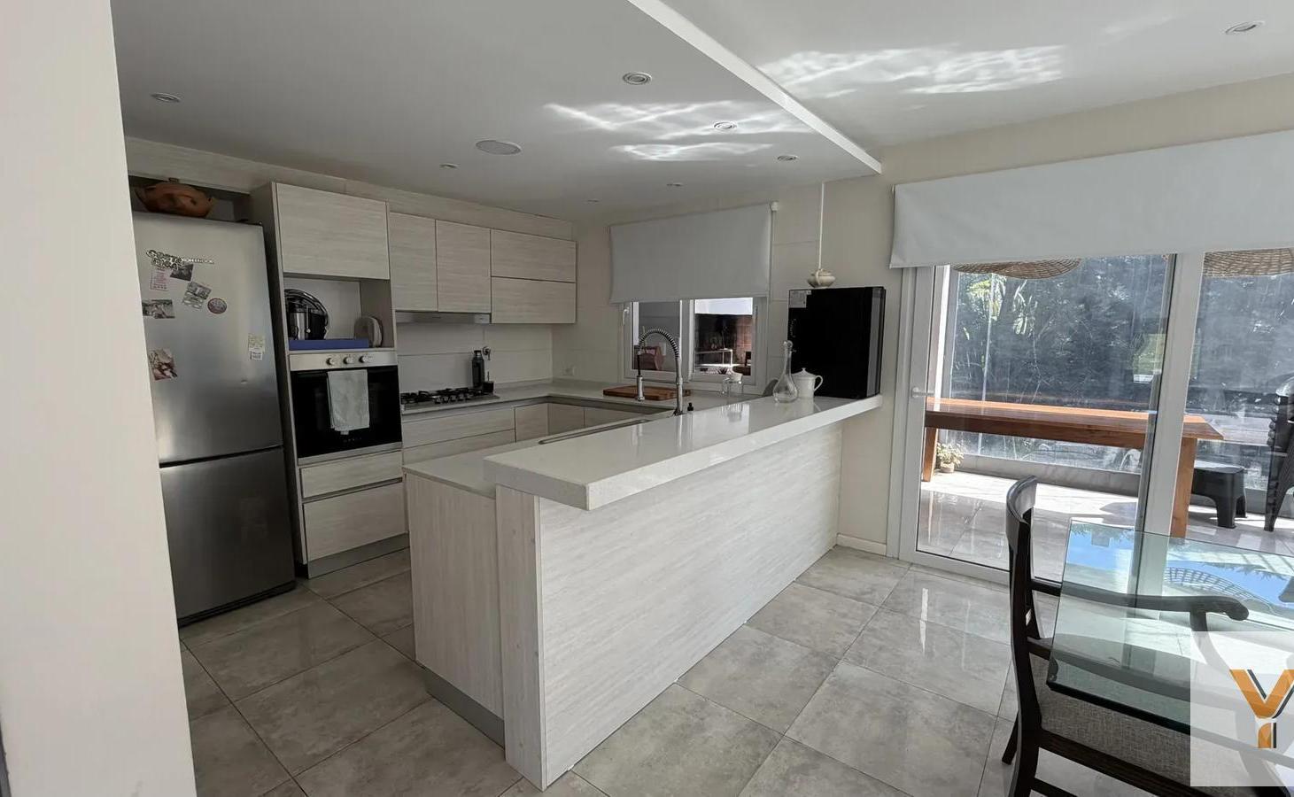 Foto de Casa en Venta - 2 Dormitorios 2 Baños - 380mts - Miramar, imagen 1